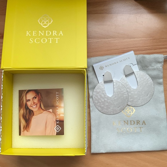Kendra Scott Diane Silver Hoop earrings - nwt - Picture 3 of 4